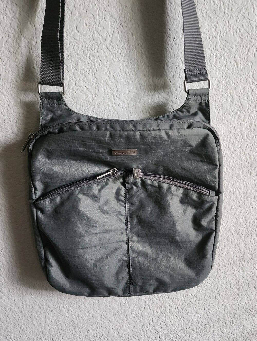 Baggallini Gray Nylon Crossbody Travel Lightweight Bag - Picture 2 of 7